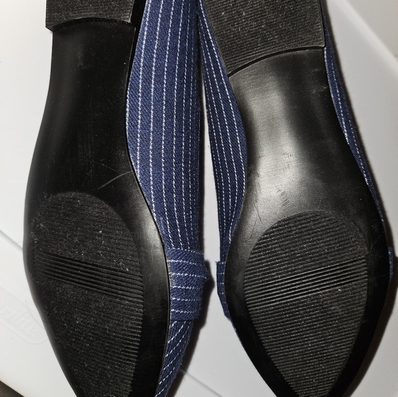 AnnTaylor Navy Pin stripped pointy flats, size 10 - Picture 5 of 5